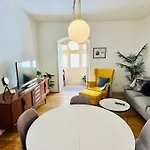 Lägenhet Retro House In The *