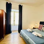 Διαμέρισμα Retro House In The *
