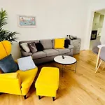 Lägenhet Retro House In The *