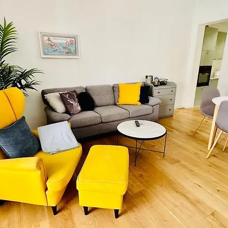 Apartment Retro House In The *
