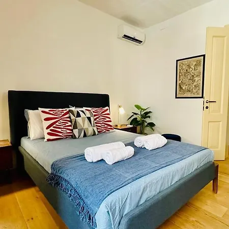 Apartment Retro House In The